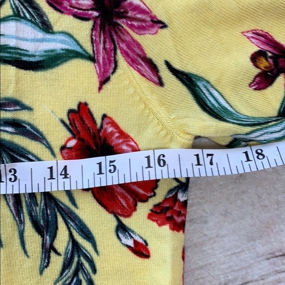 Ladies floral sweater - Picture 3 of 5
